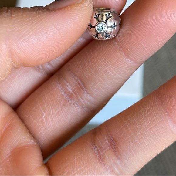 Pandora Retired Snowflake Charm Sparkling CZ Stones EUC - Picture 8 of 8
